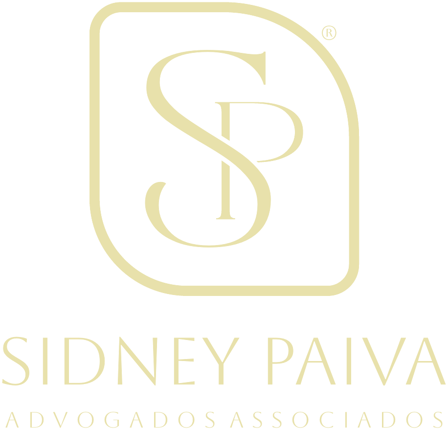 Marca em tom claro sobre dourado